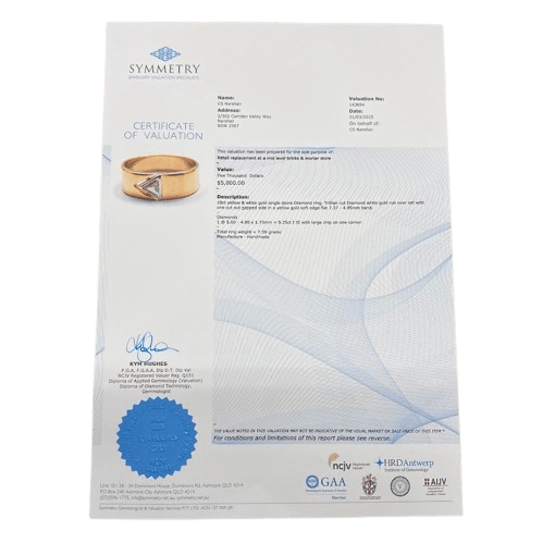 Men’s 18ct Yellow Gold. Trillian Cut Diamond, White Gold Rub Over Set With Gapped Side in Yellow Gold. Size U. With Valuation Certificate.