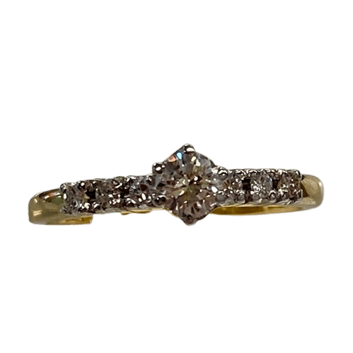 Ladies 18ct Yellow & White Gold Diamond Ring. Single Round 0.20ct Brilliant Cut White Gold Claw Set Diamond, With 6 Round Brilliant Cut White Gold Claw Set Diamonds. TDW 0.29ct. Size L&1/2 . With Valuation Certificate.