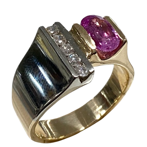 Ladies 14ct Yellow & White Gold. Yellow Gold Channel Oval Sapphire With 5 White Gold Round Brilliant Cut Diamonds. TDW 0.25ct & 1x 1.10ct. Size P. With Valuation Certificate.