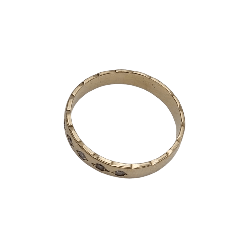 9ct Yellow Gold Round Ring – 2.8g – Clear Stones – Divot Set with Scalloped Edge – Size 9