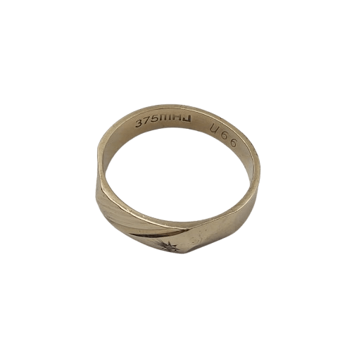 9ct Yellow Gold Men’s Signet Ring – 4.0g – Engraved Face with Geometric Design – Diamond Accent – Size U
