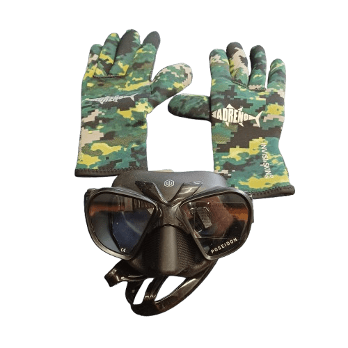 Adreno Diving Goggles and Gloves In Carry Case   (LE1343463)