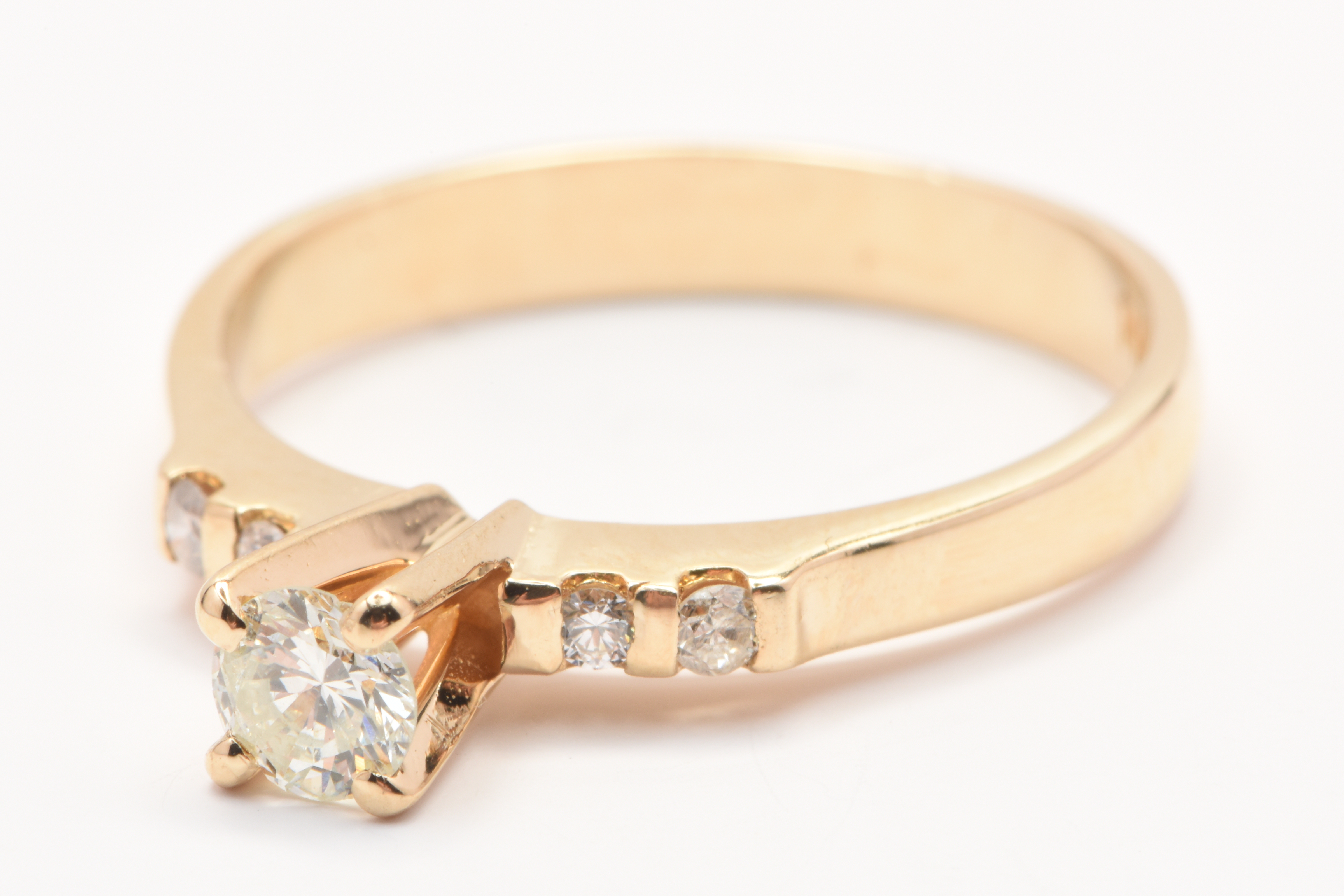 Ladies 14ct Yellow Gold 5 Stone Round Brilliant Cut Diamond Ring TDW 0.32ct Size M With Valuation Certificate