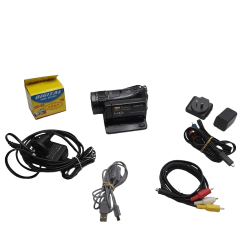Sony Camera HD-CX7 Black In Box With Charging Base/Zoom Lens/ 2x Sony batteries/ AV Cords/ Booklets (NA 1343612)