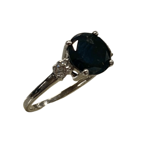 Ladies 14ct White Gold 3 Stone Diamond Ring. Single Round Brilliant 4 Claw Set Black Treated Diamond. With 2 Round Brilliant Cut Diamonds 4 Claw Set Stones On Shoulders. TDW 2.47ct. Size L/6 . With Valuation Certificate – (NG 146321)