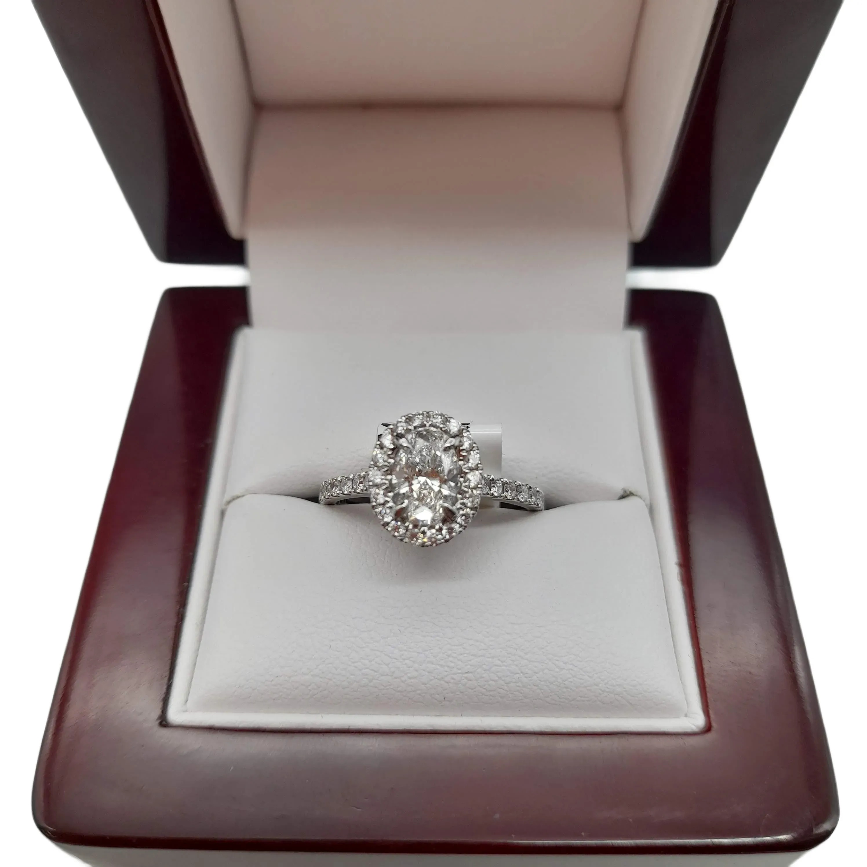 Ladies 18ct White Gold Diamond Ring with 0.71ct Lab Grown Diamond and 32 Diamonds 3.2 Grams With Valuation