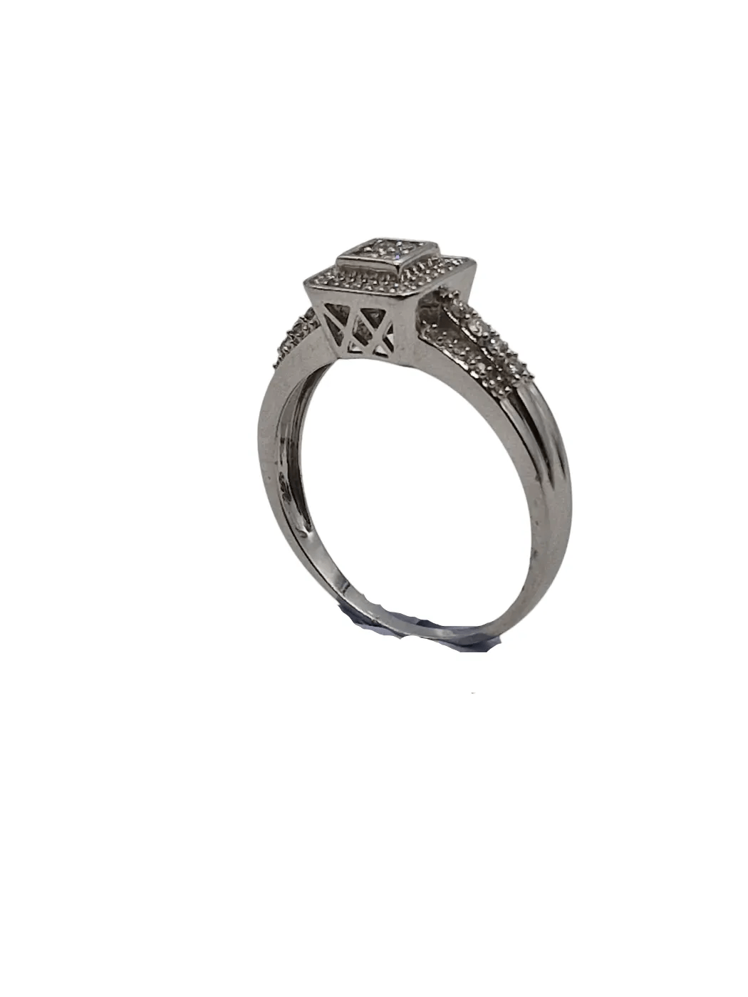 Ladies 9ct White Gold 68 Diamonds Ring 4 Round Brilliant Cut Diamonds 0.50CT TDW V 1/2 11 With Valuation (WL 1266643)