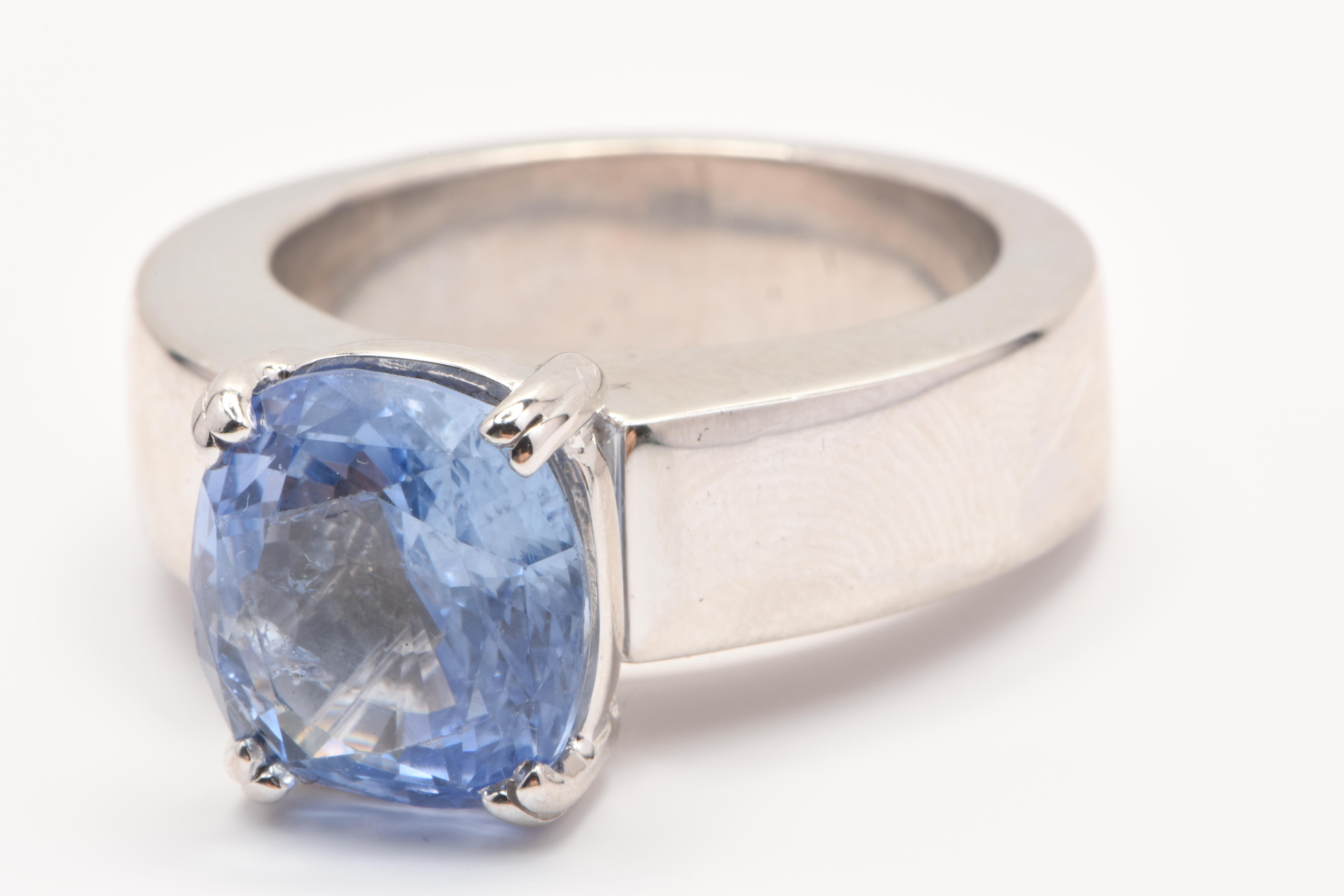 Ladies 18ct White Gold SIngle Stone Native Cut Sapphire Ring 6.10ct Sapphire Size O With Valuation Certificate