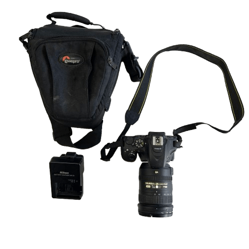 Nikon D5600 Camera With Case And Battery Charger (MK)
