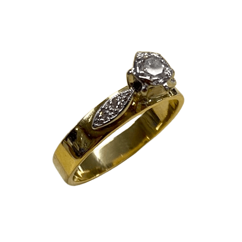 Ladies 18ct Yellow &White Gold 5 Stone Diamond Ring. Round Brilliant Cut Diamond White Gold Illusion Grain Set With Tapered 6 Claw Collet, With 4 Single Cut Diamonds Grain Set in White Gold Leaf Shoulders On Flat Band. TDW 0.24ct. Size M/6.5, With Valuation Certificate (NG 99547)