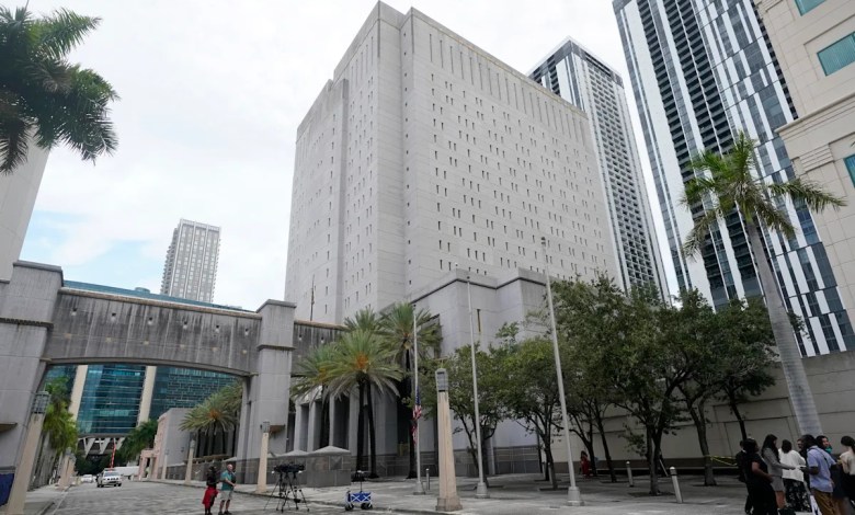 Canadian man held by immigration officials dies in South Florida federal facility, officials say Canadian man held by immigration officials dies in South Florida federal facility, officials say