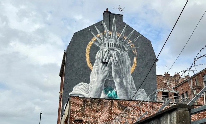 A new mural in France shows the Statue of Liberty covering her eyes in a swipe at Trump A new mural in France shows the Statue of Liberty covering her eyes in a swipe at Trump