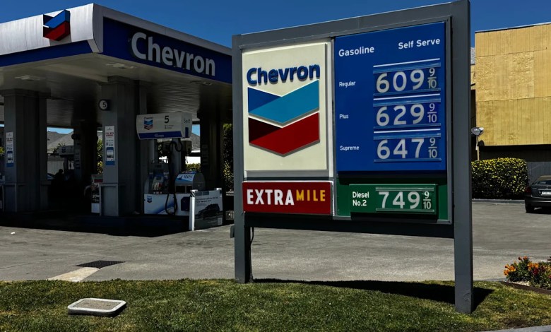 Newsom’s office warns Californians to avoid Chevron this holiday weekend, citing high gas prices Newsom’s office warns Californians to avoid Chevron this holiday weekend, citing high gas prices
