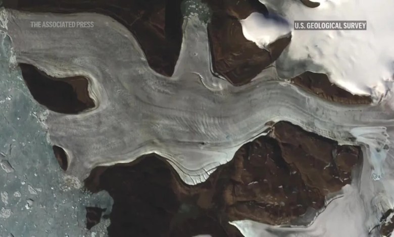 Huge hidden flood bursts through the Greenland ice sheet surface Huge hidden flood bursts through the Greenland ice sheet surface