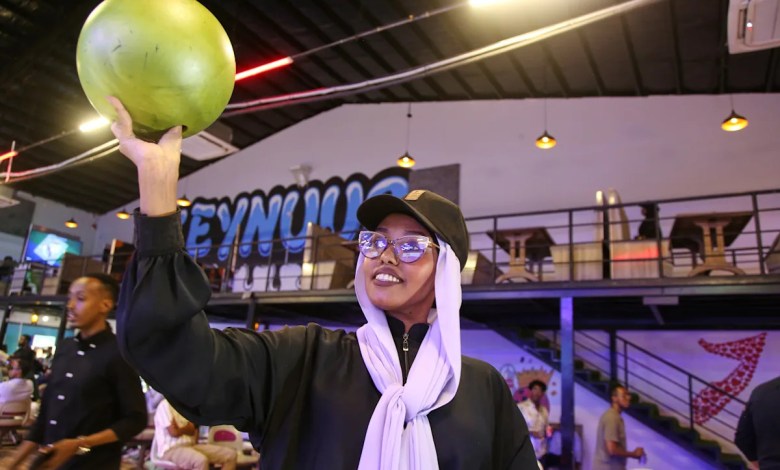 Somalia welcomes its first bowling alley as the middle class and diaspora returnees grow Somalia welcomes its first bowling alley as the middle class and diaspora returnees grow