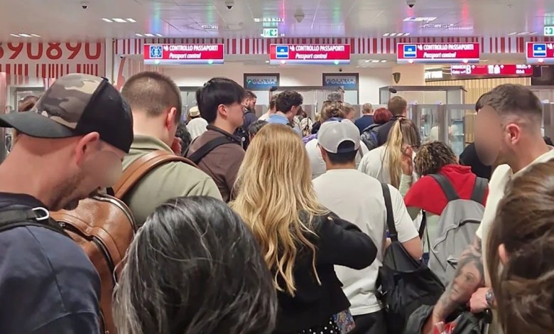 Another flight leaves passengers behind due to border delays Another flight leaves passengers behind due to border delays