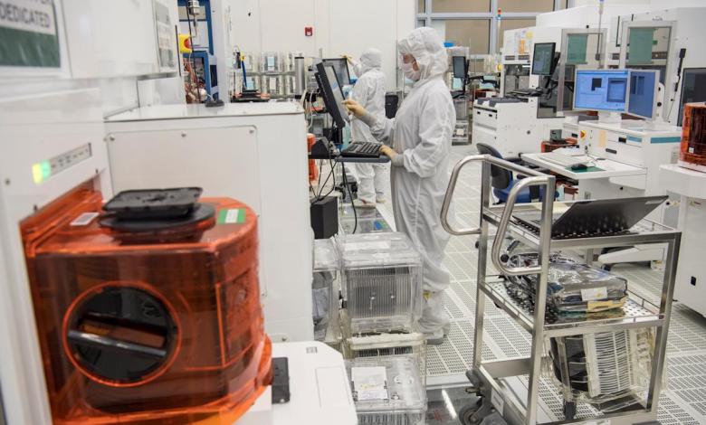 Applied Materials Warns of Sales Hit From Latest Curbs on China Applied Materials Warns of Sales Hit From Latest Curbs on China