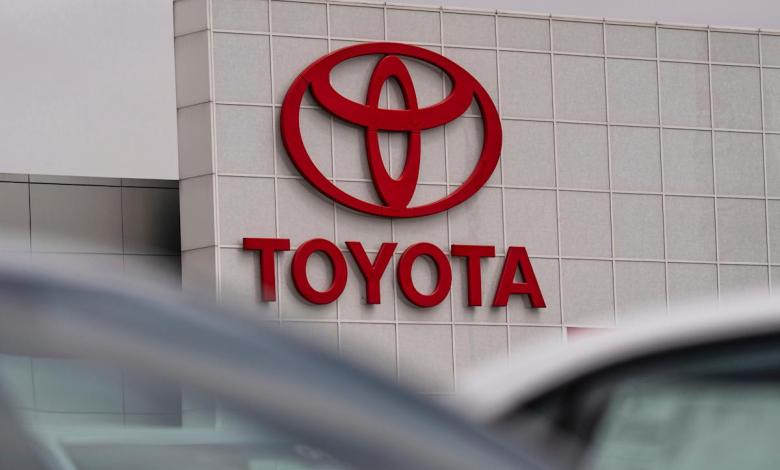 Toyota and Hyundai recall more than 1.1 million vehicles for seat belt, panel display problems Toyota and Hyundai recall more than 1.1 million vehicles for seat belt, panel display problems