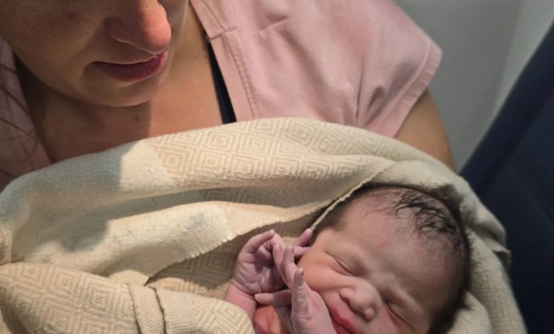 Paramedics help passenger give birth just before Delta flight lands Paramedics help passenger give birth just before Delta flight lands