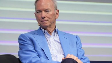 Arizona students boo former Google CEO Eric Schmidt as he talks about AI during graduation speech Arizona students boo former Google CEO Eric Schmidt as he talks about AI during graduation speech