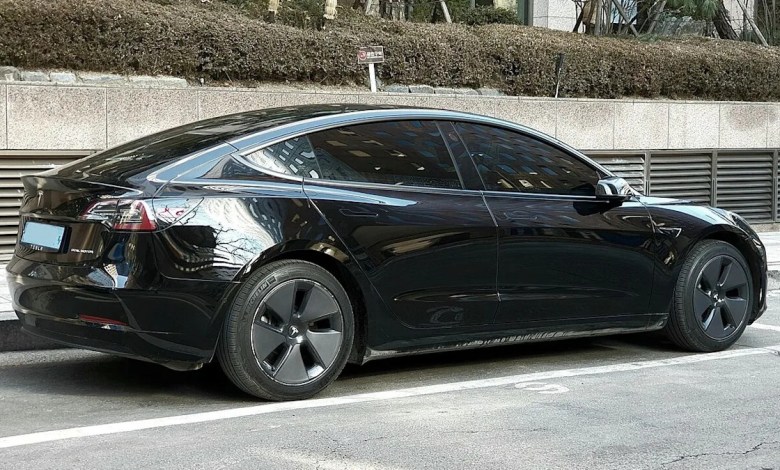 Parked Tesla Goes Up in Flames Moments After Owner Hears ‘Almighty Explosion’ Parked Tesla Goes Up in Flames Moments After Owner Hears ‘Almighty Explosion’