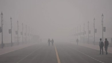 Toxic smog blankets New Delhi, disrupting travel and plunging air quality to hazardous levels Toxic smog blankets New Delhi, disrupting travel and plunging air quality to hazardous levels