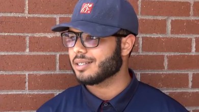 Chick-fil-A Employee Finds ,000 in Bathroom and Tries to Refuse Reward for Turning It in Chick-fil-A Employee Finds ,000 in Bathroom and Tries to Refuse Reward for Turning It in