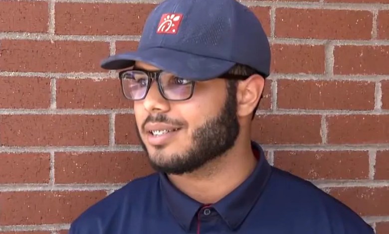 Chick-fil-A Employee Finds ,000 in Bathroom and Tries to Refuse Reward for Turning It in Chick-fil-A Employee Finds ,000 in Bathroom and Tries to Refuse Reward for Turning It in