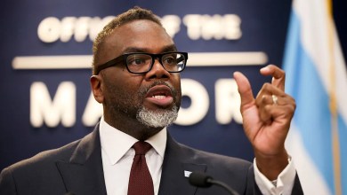 Black Chicagoans call on reparations from government, money deposits like ‘stimulus’ checks Black Chicagoans call on reparations from government, money deposits like ‘stimulus’ checks
