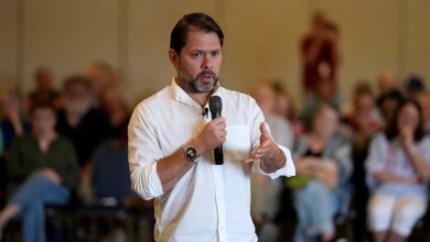 Hundreds cheer Arizona Sen. Ruben Gallego as Democrats take offensive against Trump’s tax bill Hundreds cheer Arizona Sen. Ruben Gallego as Democrats take offensive against Trump’s tax bill