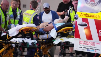 Bystander shown in videos disarming gunman during Australian beach shooting commended for bravery Bystander shown in videos disarming gunman during Australian beach shooting commended for bravery