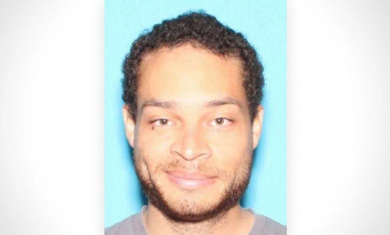 Suspect sent “manifesto” to family before dinner, source tells CBS News Suspect sent “manifesto” to family before dinner, source tells CBS News