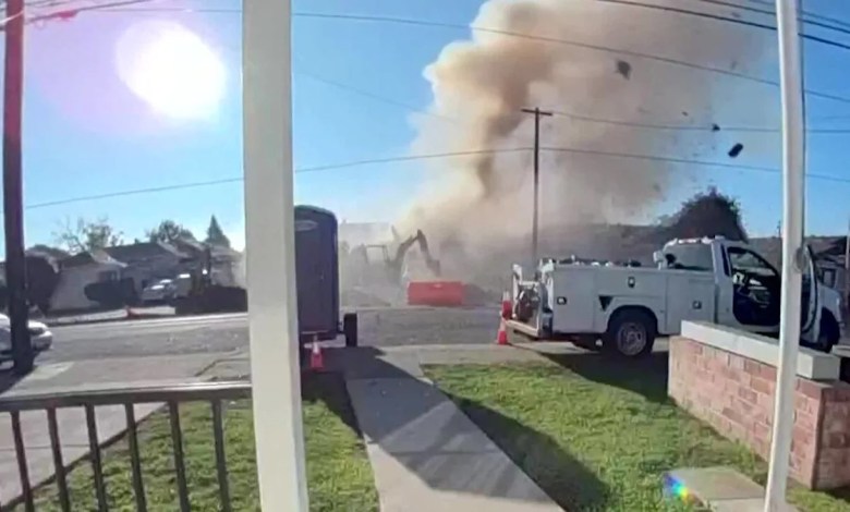 Massive California explosion levels properties, injures several Massive California explosion levels properties, injures several