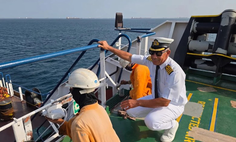 An Iraqi captain keeps sailing despite the threat of attack amid regional war An Iraqi captain keeps sailing despite the threat of attack amid regional war