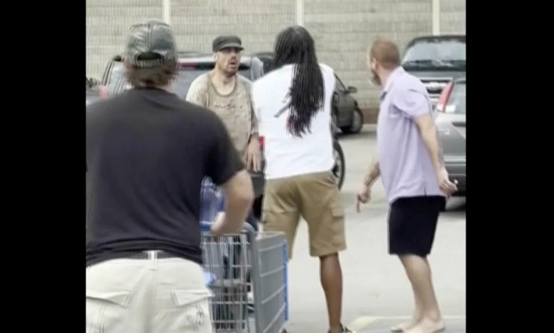 Michigan Walmart customers used shopping carts and a gun to subdue a man who stabbed 11 people Michigan Walmart customers used shopping carts and a gun to subdue a man who stabbed 11 people