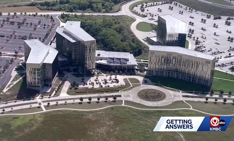 Oracle layoffs in Kansas City could have ‘double impact,’ economist says Oracle layoffs in Kansas City could have ‘double impact,’ economist says