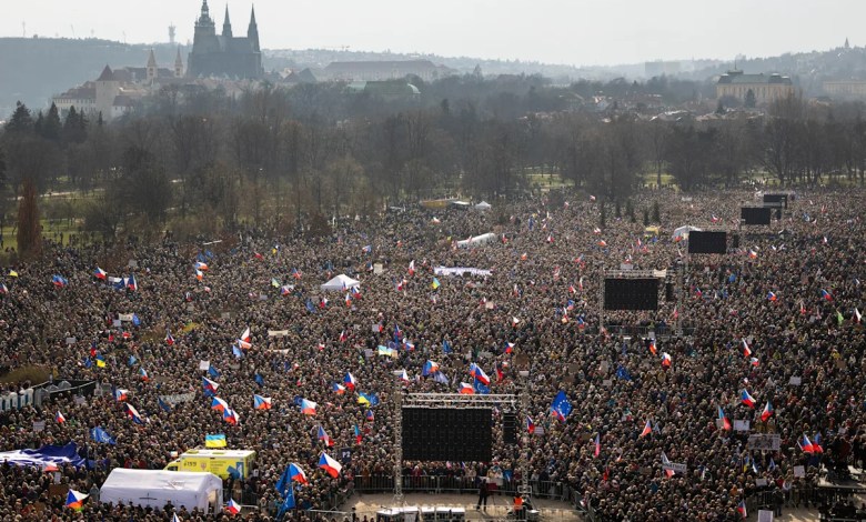 Tens of thousands of protesters rally in Prague against new government of Czech prime minister Babiš Tens of thousands of protesters rally in Prague against new government of Czech prime minister Babiš