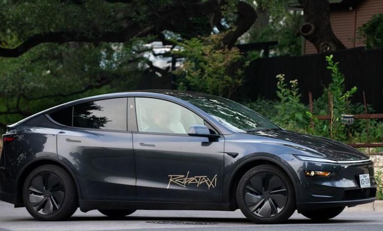 A passenger said his Tesla robotaxi missed a turn and tried to pull over on the highway A passenger said his Tesla robotaxi missed a turn and tried to pull over on the highway