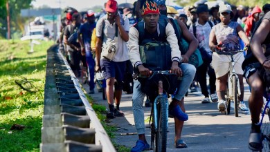 Migrant caravan leaves southern Mexican city but many are no longer aiming for the US border Migrant caravan leaves southern Mexican city but many are no longer aiming for the US border