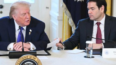 Marco Rubio Slides Private Note to Donald Trump During Televised Press Conference. Trump Looks Down and Reads It Aloud Marco Rubio Slides Private Note to Donald Trump During Televised Press Conference. Trump Looks Down and Reads It Aloud