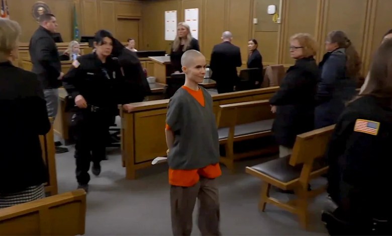 Bald-headed killer smiles as prosecutors reveal what she did before dad walked in Bald-headed killer smiles as prosecutors reveal what she did before dad walked in