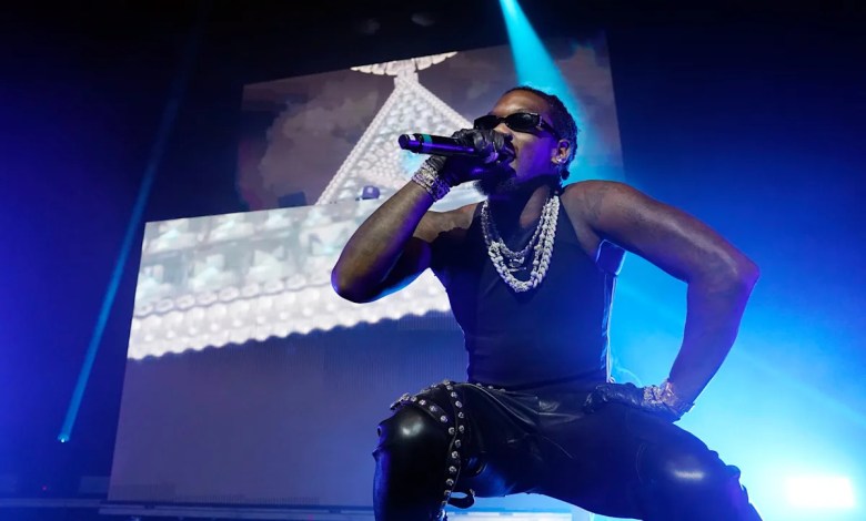 FBI says suspects tried to rob Offset outside a Florida casino when he was shot in the leg FBI says suspects tried to rob Offset outside a Florida casino when he was shot in the leg