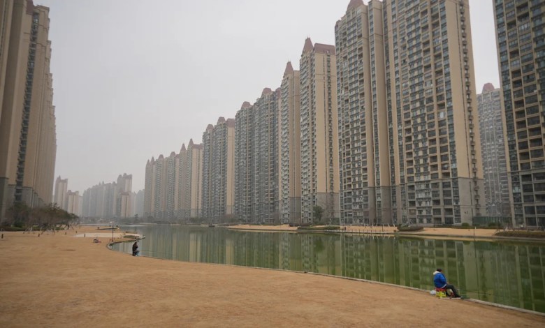 Photos show China’s low-cost lifestyle in vast, semiabandoned housing complexes Photos show China’s low-cost lifestyle in vast, semiabandoned housing complexes