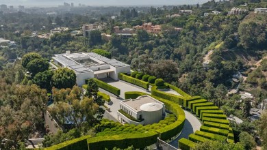 A billionaire heir built one of America’s largest homes. His bitter divorce means his 5 million mansion is for sale. A billionaire heir built one of America’s largest homes. His bitter divorce means his 5 million mansion is for sale.