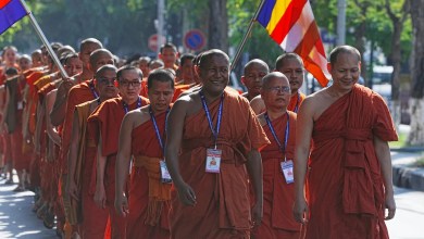 Hundreds of Buddhist monks in Cambodia gather to praise ceasefire with Thailand and mourn the dead Hundreds of Buddhist monks in Cambodia gather to praise ceasefire with Thailand and mourn the dead