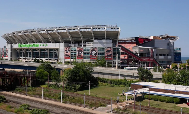 City of Cleveland and Browns owners reach 0 million settlement, paving way for new stadium City of Cleveland and Browns owners reach 0 million settlement, paving way for new stadium