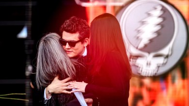 Thousands of fans celebrate life of legendary Grateful Dead guitarist Bob Weir in San Francisco Thousands of fans celebrate life of legendary Grateful Dead guitarist Bob Weir in San Francisco