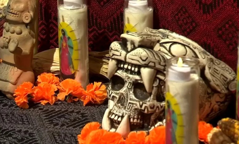 Unique altars at Arte Américas for Día de Muertos Unique altars at Arte Américas for Día de Muertos