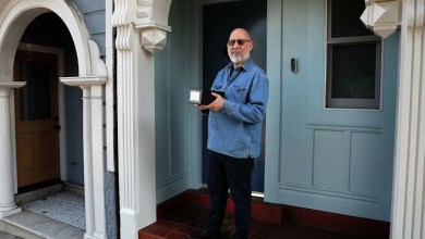 His mother’s ashes vanished from his S.F. porch. Then the story took an incredible turn His mother’s ashes vanished from his S.F. porch. Then the story took an incredible turn