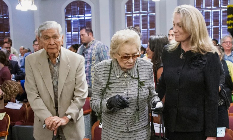 Former Hawaii Gov. George Ariyoshi, the 1st US governor of Asian American descent, dies at 100 Former Hawaii Gov. George Ariyoshi, the 1st US governor of Asian American descent, dies at 100